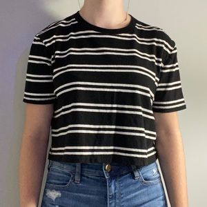 Black & White Striped Aeropostle Cropped Tee!